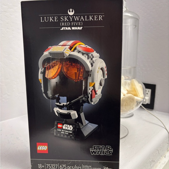 LEGO #75327 Star Wars Luke Skywalker (Red Five) Helmet New Sealed - Picture 2 of 2